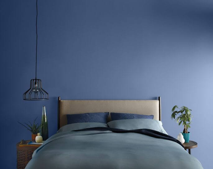 Pantone Kolor 2020 Classic Blue w sypialni