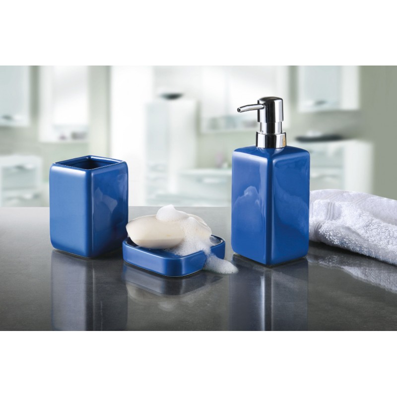 Akcesoria łazienkowe Classic Blue Pantone Kolor 2020